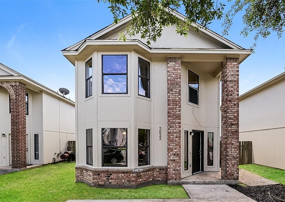1st image of 3022 La Estancia Ln