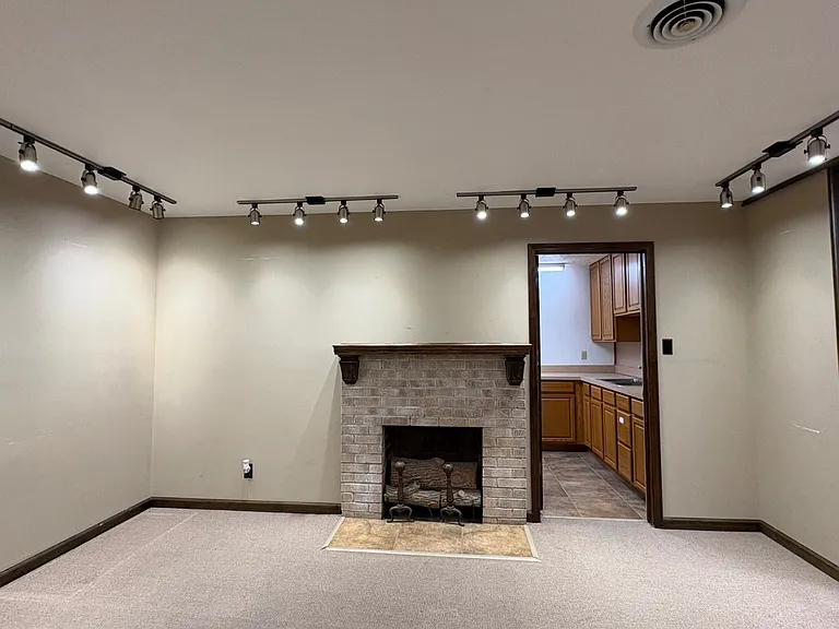 1207 W Main St — Photo 9