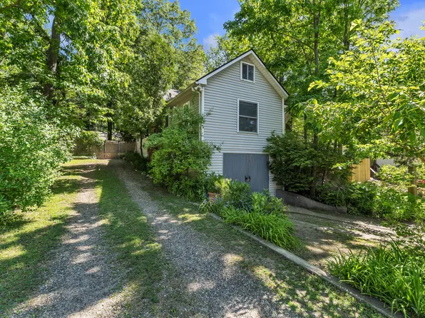 6330 Oakdale Dr, Brighton, MI 48116