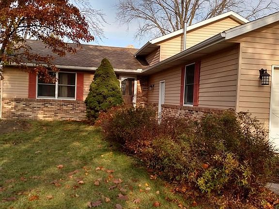 2nd image of 850 Champagne Ave