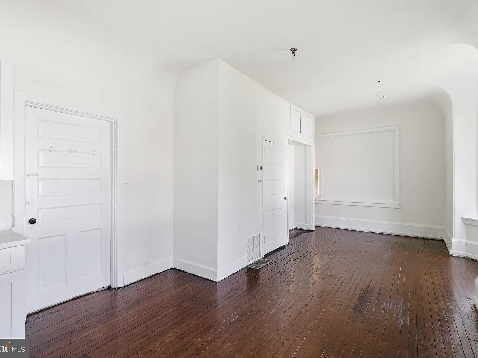 Studio, 5656 sqft, $1,300 — Photo 2