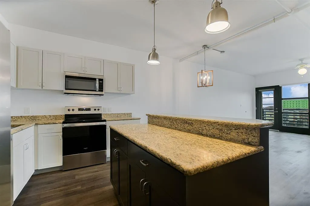 2 bed, 2.0 bath, 1058 sqft, $2,000 — Photo 1