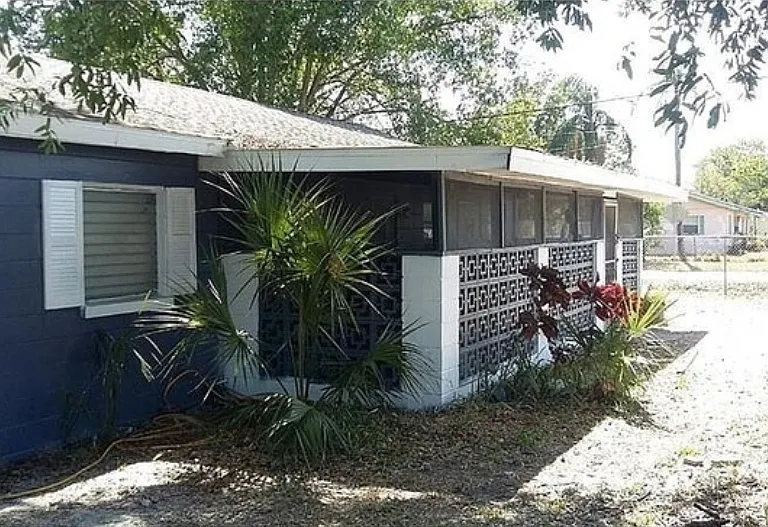 2020 W Magnolia St — Photo 1