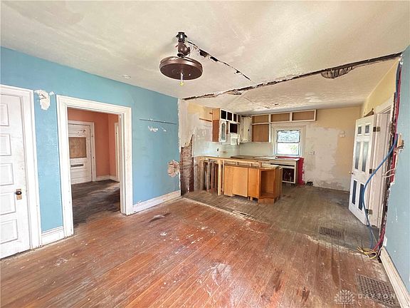 3rd image of 429 Oak St