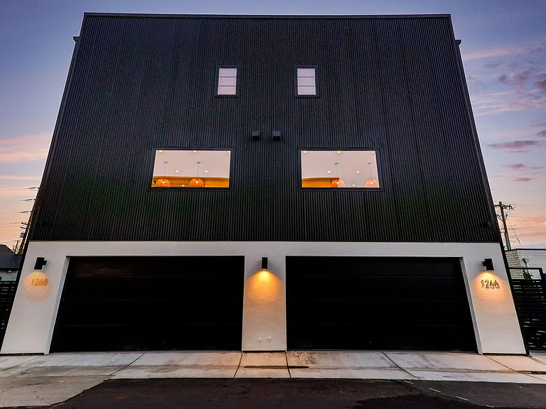 1268 Oregon St — Photo 2