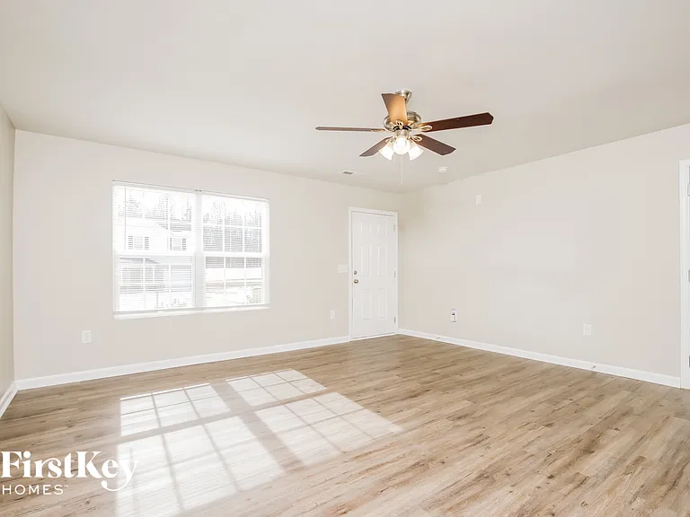 178 Creekstone Ct — Photo 2