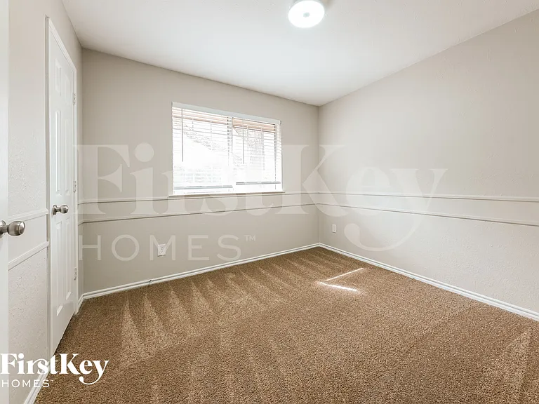 542 Renee Ln — Photo 11
