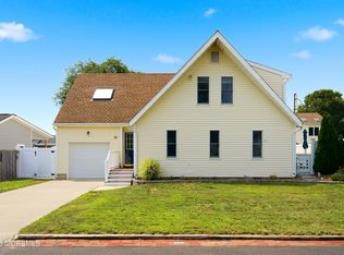 28 Harbor View Ln, Toms River, NJ 08753