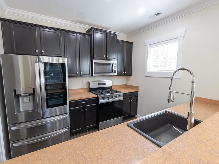 1400 Goodman St — Photo 38