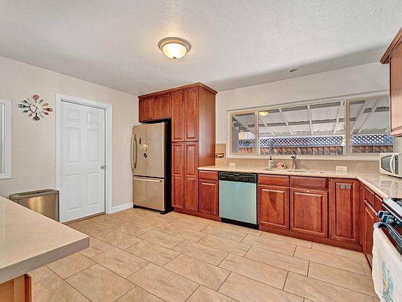 4th image of 14165 Eton Ave