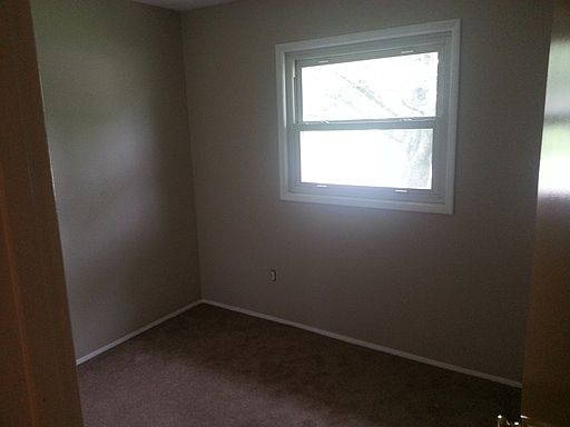 4th image of 300 Highland Dr