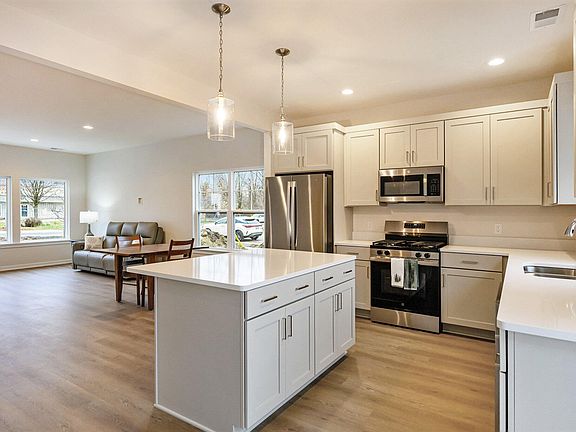 5th image of 2085 Topaz Ln