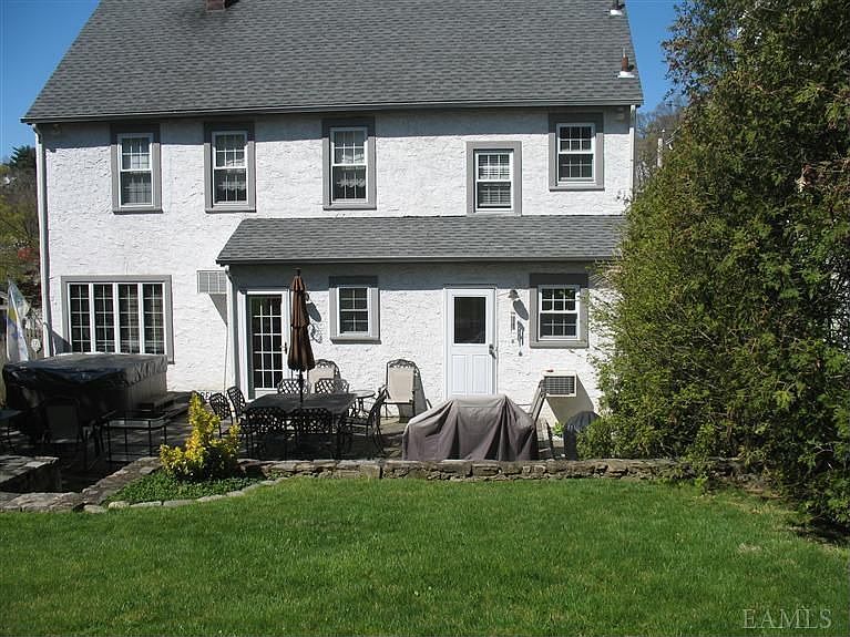 1st image of 106 Carpenter Ave