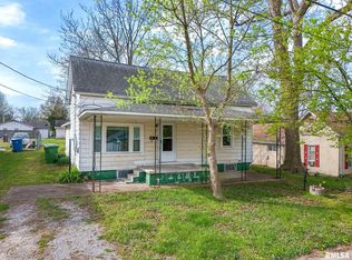 307 W Perrine St, Johnston City, IL 62951