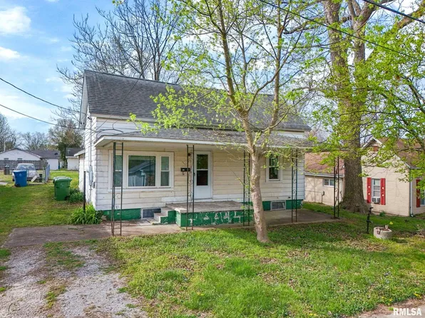 307 W Perrine St, Johnston City, IL 62951