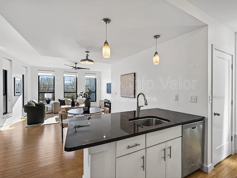 432 Liberty Hl #A — Photo 8
