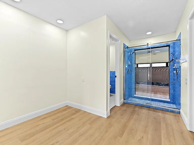 571 SE Anchor Ln — Photo 14