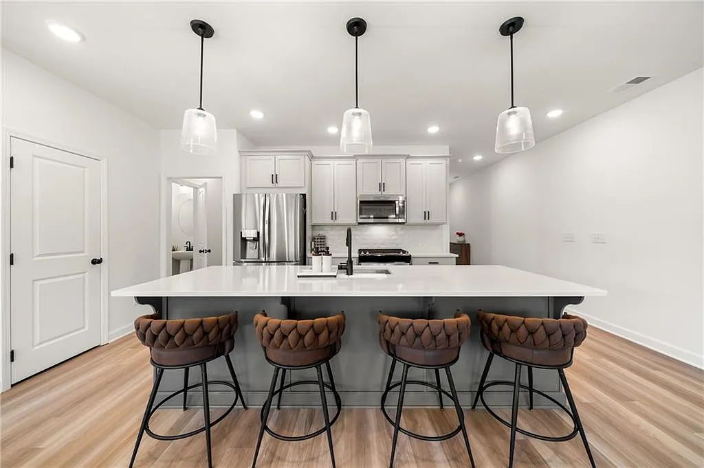 3 bed, 2.5 bath, 1804 sqft, $3,400 — Photo 4