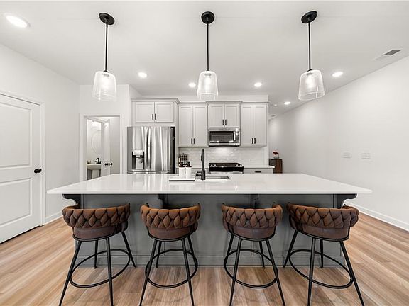 4th image of 4541 Moray Dr