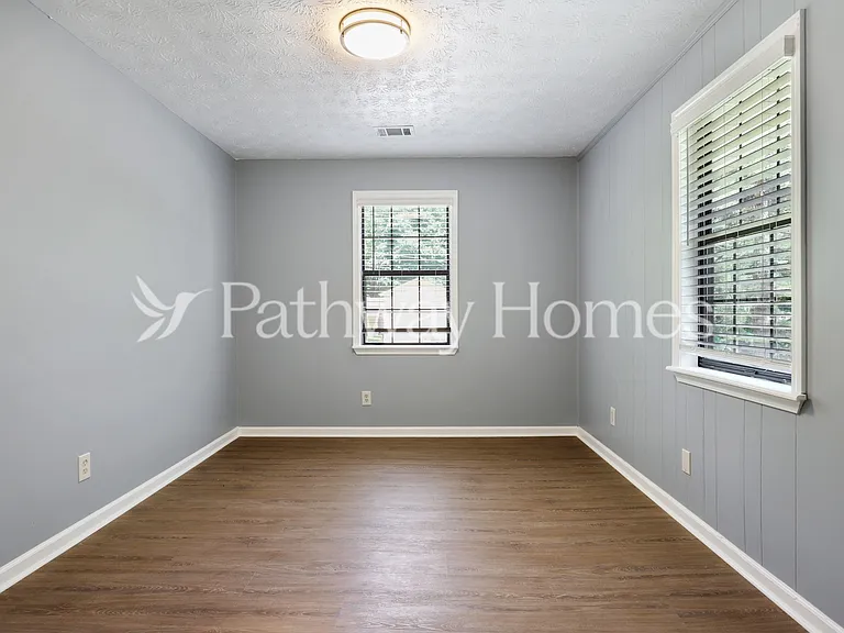 4254 Southvale Dr — Photo 12