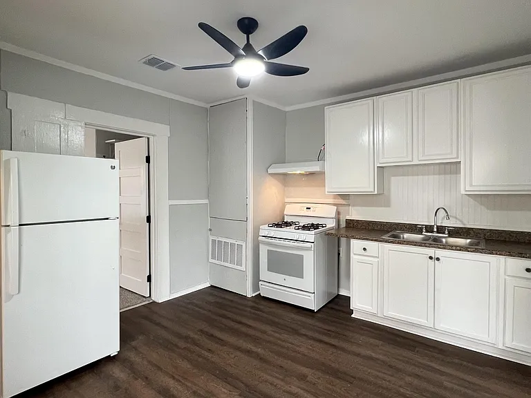 124-126 Wiggins Pl #1 — Photo 21