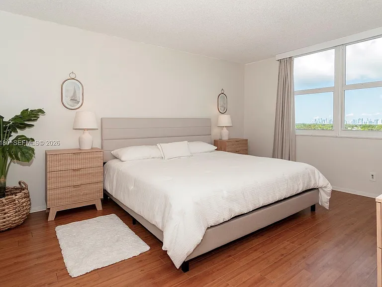 6770 Indian Creek Dr #8L — Photo 18