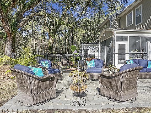 4th image of 1205 Circle Oaks Dr