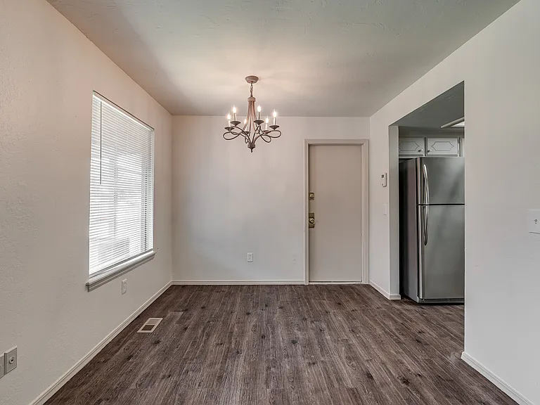 9027 N Rockwell Dr — Photo 6
