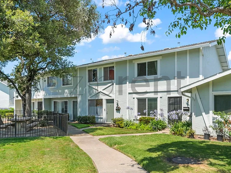 38551 Royal Ann Cmn — Photo 1