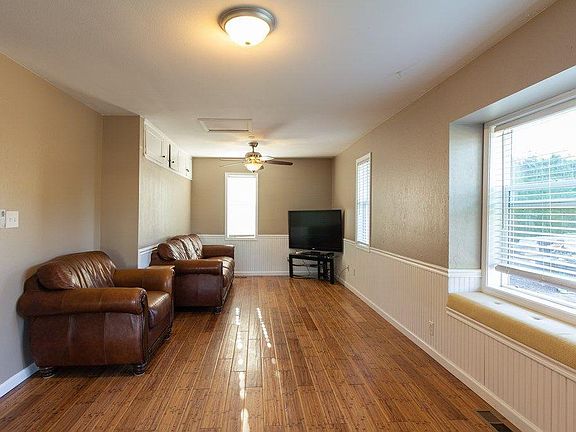 5th image of 1026 School Ave