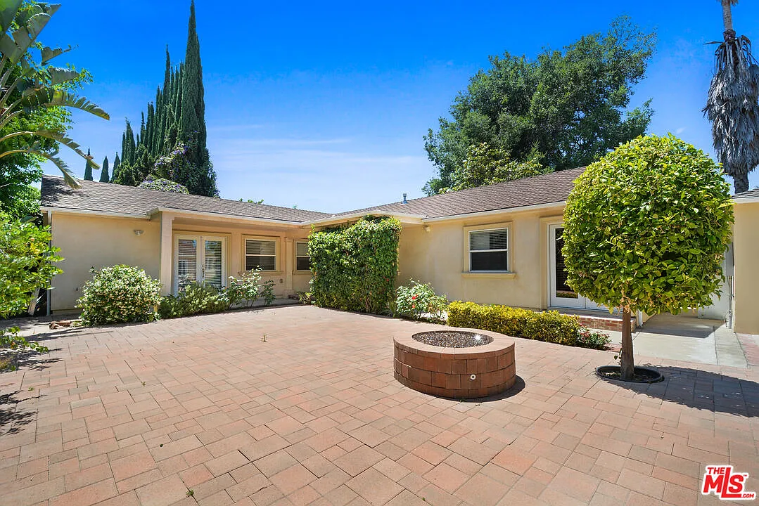 Building Photo - 15426 Camarillo St