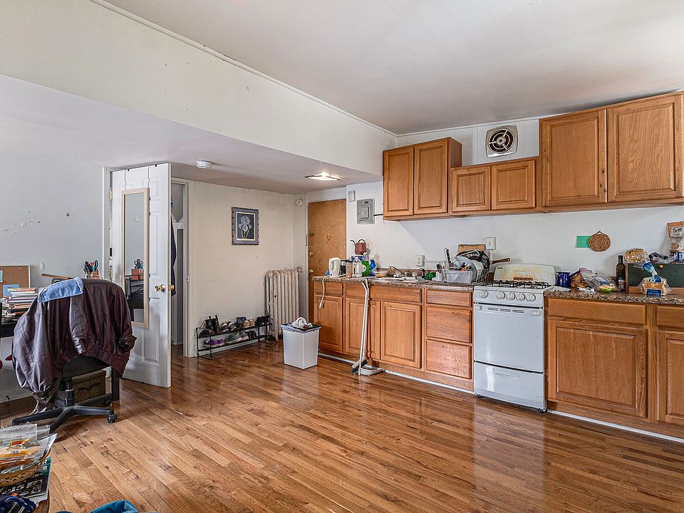 1st image of 810 W Liberty St APT 2