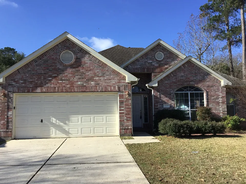 2225 Highland Hills Dr