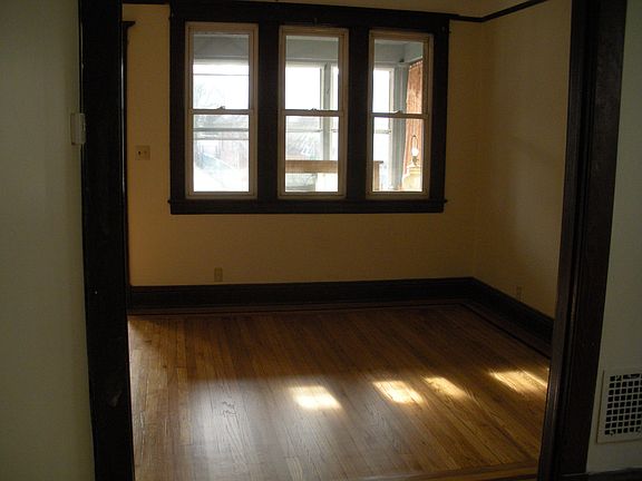 4th image of 173 Van Buren St
