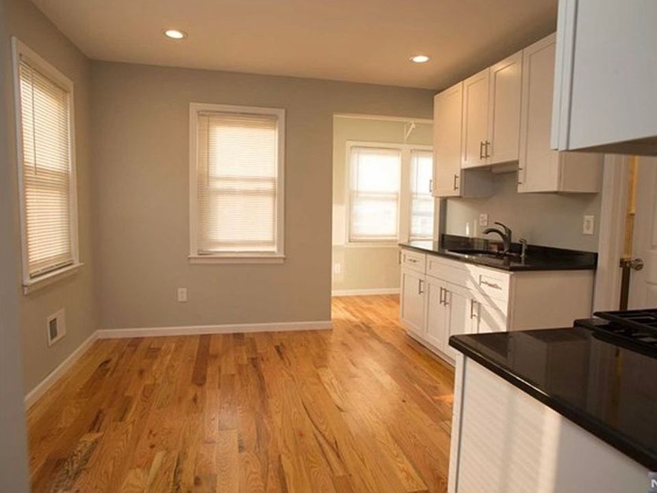 1st image of 27 Williams Ave