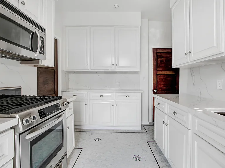 Savoy Plaza Apartments — Photo 85