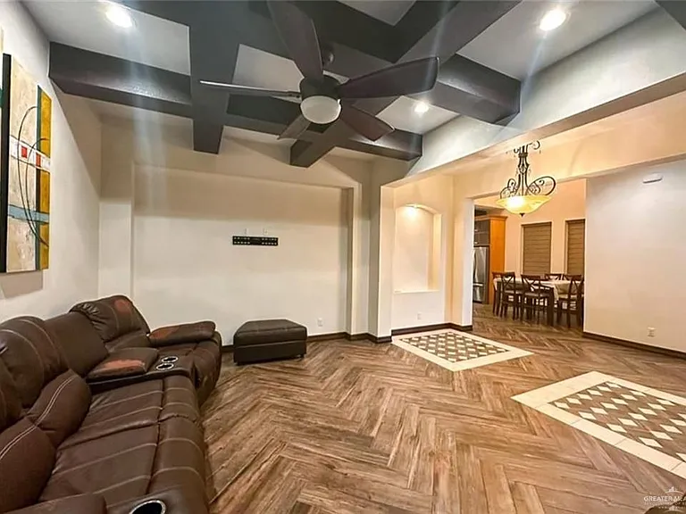 1604 Toni Ln — Photo 4