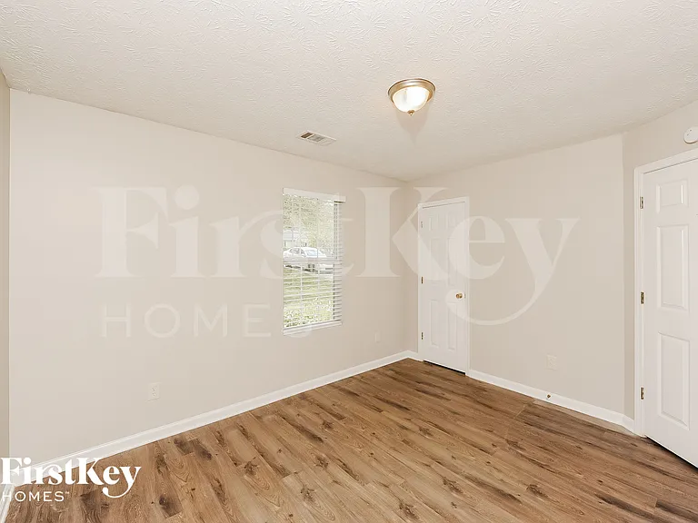 5255 Hillcrest Glenn Dr — Photo 12
