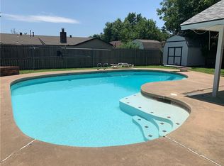 136 W Platt Dr, Yukon, OK 73099