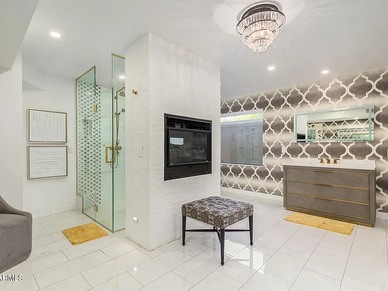 4450 E Camelback Rd #1 — Photo 32