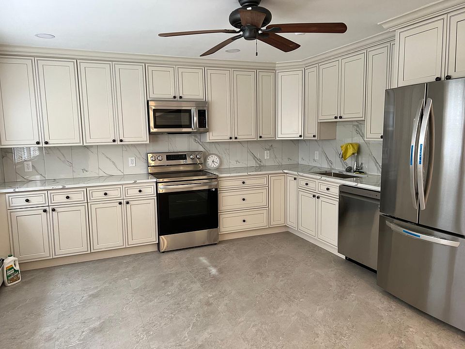 1st image of 57 Spruce St Floor 2