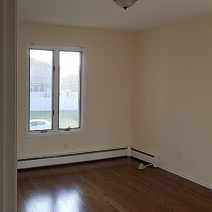 3rd image of 126 Pequa Pl