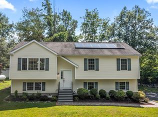 24 Ken Oaks Dr, Danbury, CT 06810