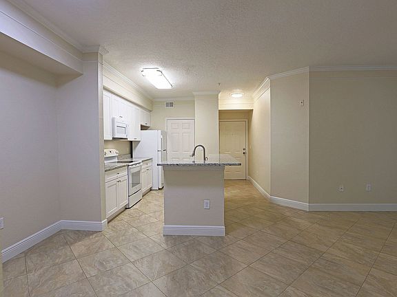 5th image of 11490 Villa Grand APT 203
