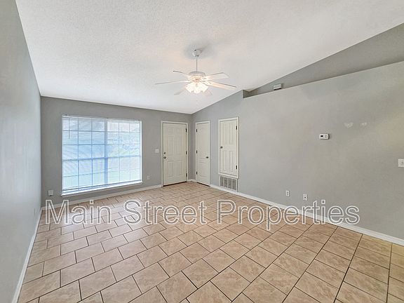 5th image of 3359 Green Briar Cir APT A