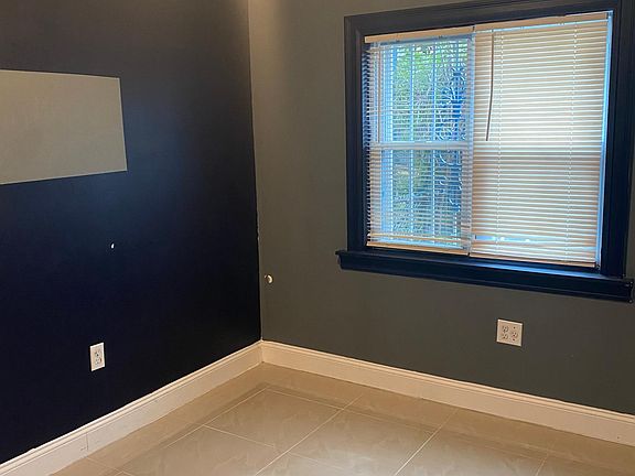 2nd image of 440 Castle Hill Ave