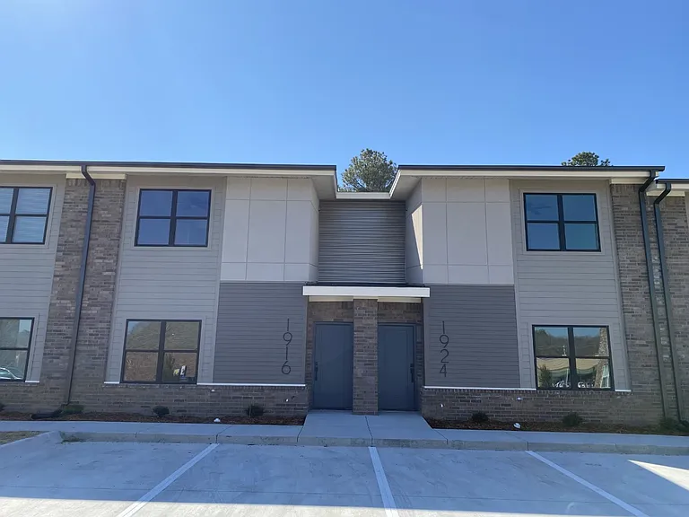 1940 Cambridge Village Dr — Photo 3