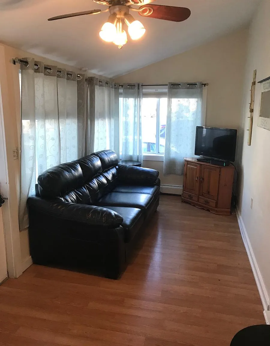 3 bed, 780 sqft, $1,500 — Photo 2