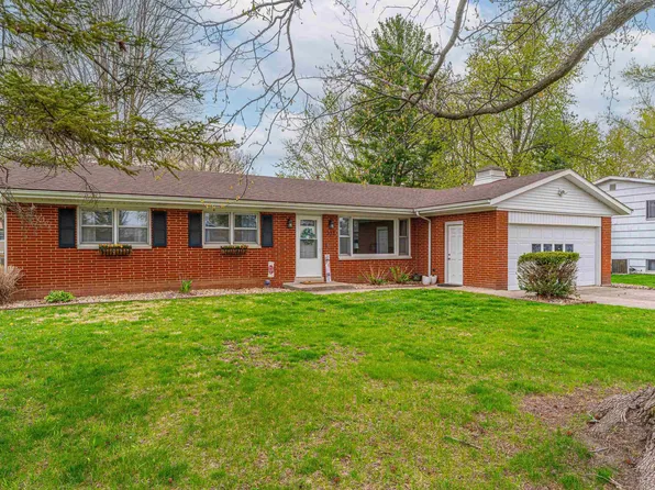 327 Wagon Wheel Ln, Chatham, IL 62629