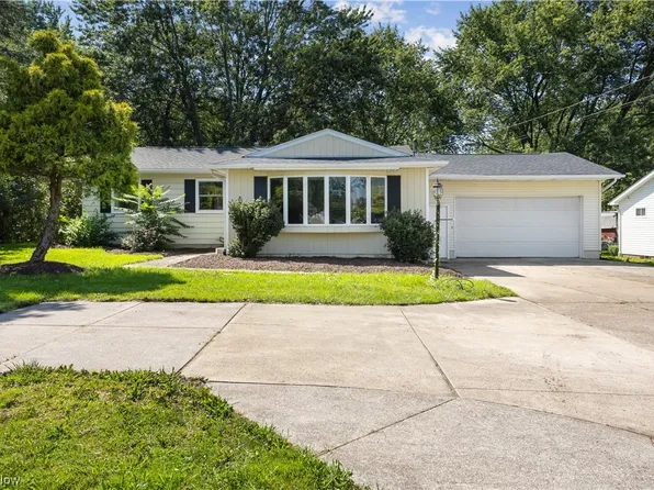 178 N Lake St, Amherst, OH 44001